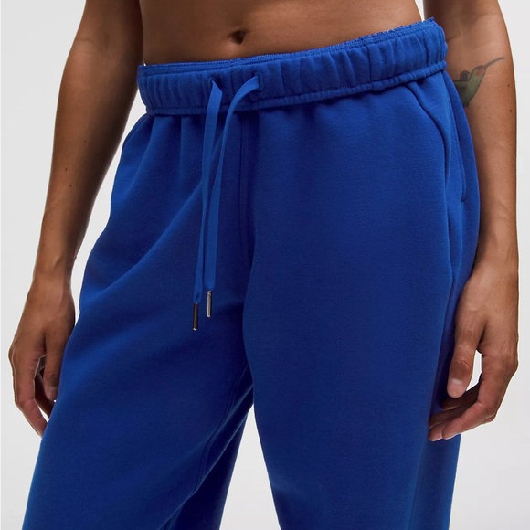 Lululemon Scuba Mid-Rise Oversized Jogger
Regular XS Royal Blue/Riverside Color - Picture 4 of 16